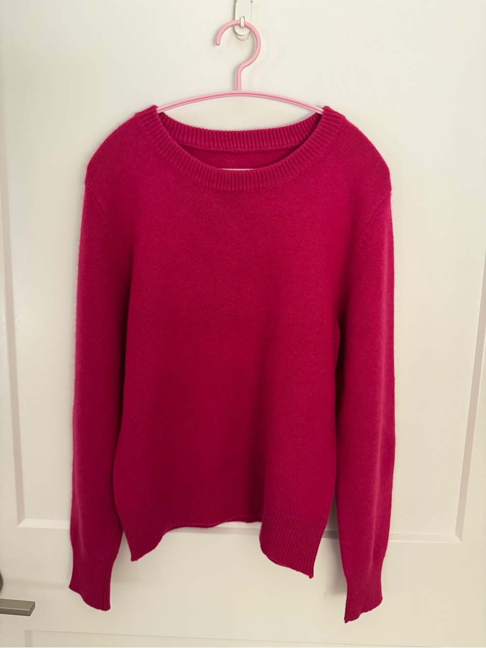Classic Crewneck Cashmere Sweater in Fuchsia